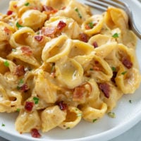A white plate with Creamy Bacon Mac and Cheese on it.