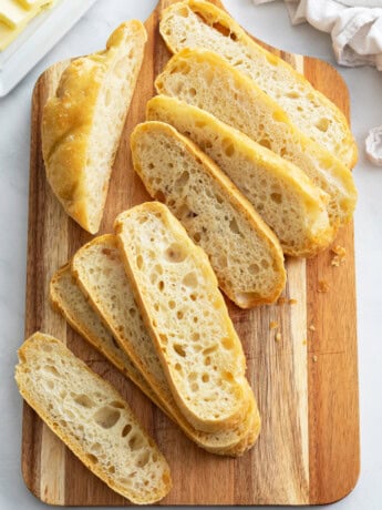 Slices of No Knead Bread on a cutting board.
